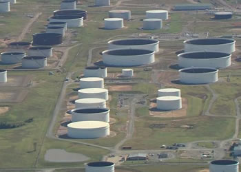 Aumento del precio del crudo pierde fuerza al declinar incendios en Canadá